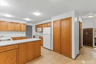 8201 181st Pl SW, Edmonds, WA 98026 - Photo 13