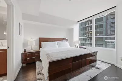 10700 NE 4th Street #1006, Bellevue, WA 98004 - Photo 11