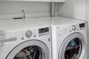 500 Aloha St, Seattle, WA 98109 - Photo 27