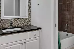 500 Aloha St, Seattle, WA 98109 - Photo 25