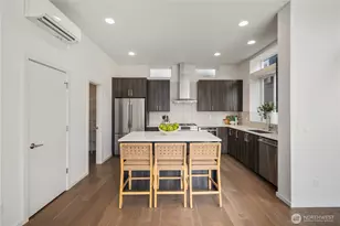 926 N 35th St, Seattle, WA 98103 - Photo 9