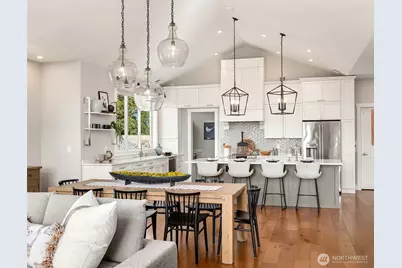 8004 Burke Avenue N, Seattle, WA 98103 - Photo 7