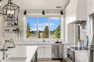 8004 Burke Ave N, Seattle, WA 98103 - Photo 9