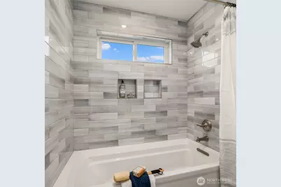 8004 Burke Avenue N, Seattle, WA 98103 - Photo 23