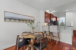 1621 Huckleberry Cir, Issaquah, WA 98029 - Photo 7