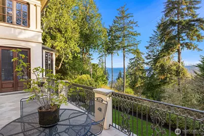 8010 Grand Avenue NE, Bainbridge Island, WA 98110 - Photo 15