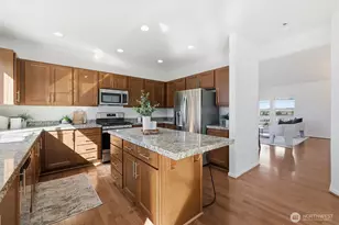 9025 S 204th Pl, Kent, WA 98031 - Photo 9