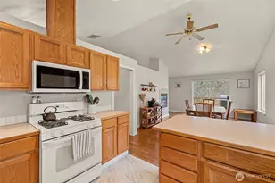 1011 Lake Park Dr SW, Tumwater, WA 98512 - Photo 5