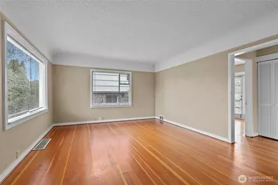 8211 20th Avenue NE, Seattle, WA 98115 - Photo 9