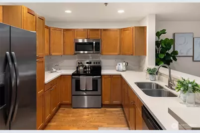 3520 Lake Washington Boulevard SE #105, Bellevue, WA 98006 - Photo 11