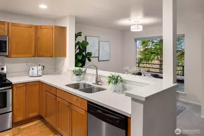 3520 Lake Washington Boulevard SE #105, Bellevue, WA 98006 - Photo 9