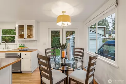 2527 72nd Avenue SE, Mercer Island, WA 98040 - Photo 9