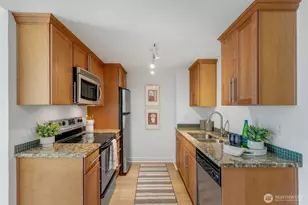 231 Belmont Ave E, Seattle, WA 98102 - Photo 9