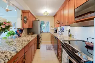 308 E Republican St, Seattle, WA 98102 - Photo 11