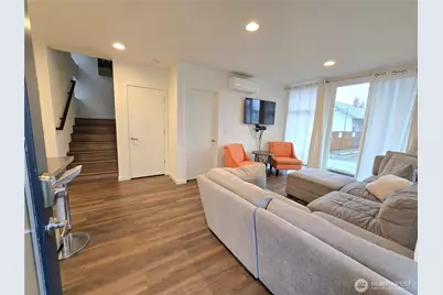 1015 NE 55th Street, Seattle, WA 98105 - Photo 3