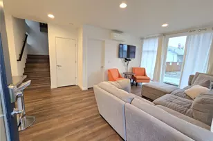 1015 NE 55th St, Seattle, WA 98105 - Photo 3