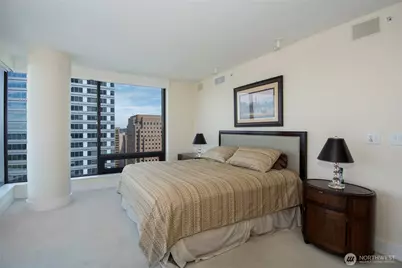 650 Bellevue Way NE #2404, Bellevue, WA 98004 - Photo 29