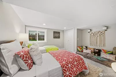 2419 7th Avenue W, Seattle, WA 98119 - Photo 29