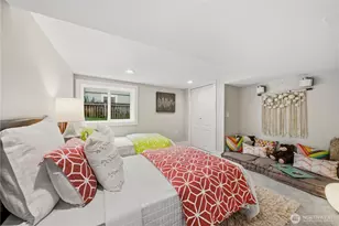 2419 7th Ave W, Seattle, WA 98119 - Photo 29