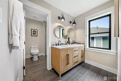 2419 7th Avenue W, Seattle, WA 98119 - Photo 27