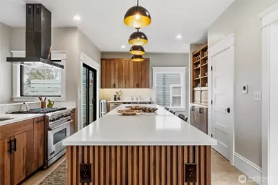 2419 7th Avenue W, Seattle, WA 98119 - Photo 9