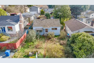 10330 Midvale Avenue N, Seattle, WA 98133 - Photo 1