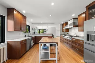 3516 NE 43rd St, Seattle, WA 98105 - Photo 11