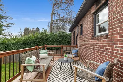 8254 Interlake Avenue N, Seattle, WA 98103 - Photo 13