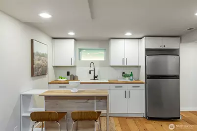 8254 Interlake Avenue N, Seattle, WA 98103 - Photo 11