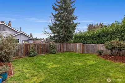 8254 Interlake Avenue N, Seattle, WA 98103 - Photo 33