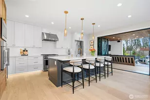 5242 NE 75th St, Seattle, WA 98115 - Photo 9