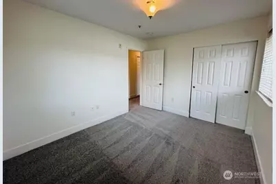 978 Edmonds Avenue NE #C, Renton, WA 98056 - Photo 5