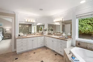 9843 NE 25th St, Bellevue, WA 98004 - Photo 13