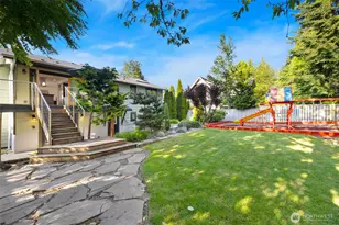 9615 NE 26th St, Clyde Hill, WA 98004 - Photo 5