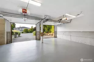 9615 NE 26th St, Clyde Hill, WA 98004 - Photo 29