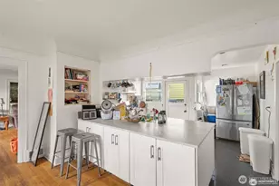 341 NE 51st St, Seattle, WA 98105 - Photo 9