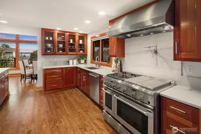 4544 49th Avenue NE, Seattle, WA 98105 - Photo 9