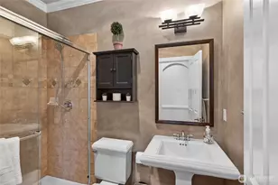 25902 NE 1st Pl, Sammamish, WA 98074 - Photo 13