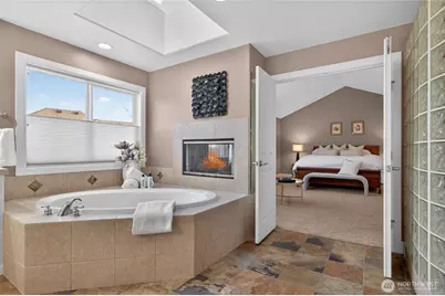 25902 NE 1st Place, Sammamish, WA 98074 - Photo 17