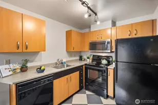 4020 Aurora Ave N, Seattle, WA 98103 - Photo 15