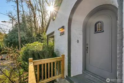 2301 Delmar Drive E, Seattle, WA 98102 - Photo 3