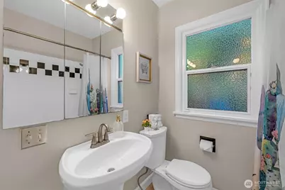 2301 Delmar Drive E, Seattle, WA 98102 - Photo 19