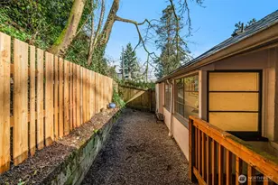 2301 Delmar Dr E, Seattle, WA 98102 - Photo 37