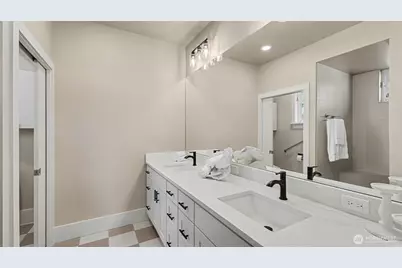 13730 Main Street, Bellevue, WA 98005 - Photo 17