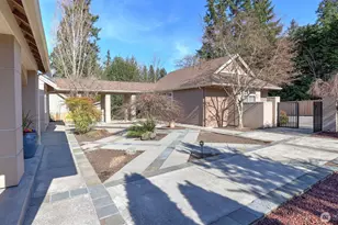 13730 Main St, Bellevue, WA 98005 - Photo 39