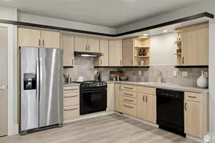 13730 Main St, Bellevue, WA 98005 - Photo 29