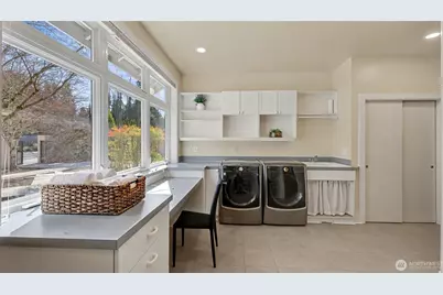 13730 Main Street, Bellevue, WA 98005 - Photo 19