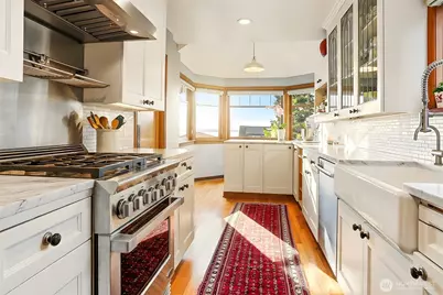 2301 Rosemont Place W, Seattle, WA 98199 - Photo 13