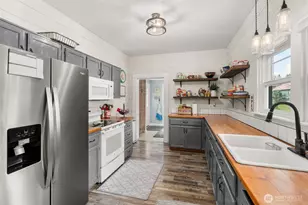 726 May St, Raymond, WA 98577 - Photo 9