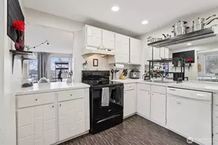 629 Cedar Ave S, Renton, WA 98057 - Photo 9